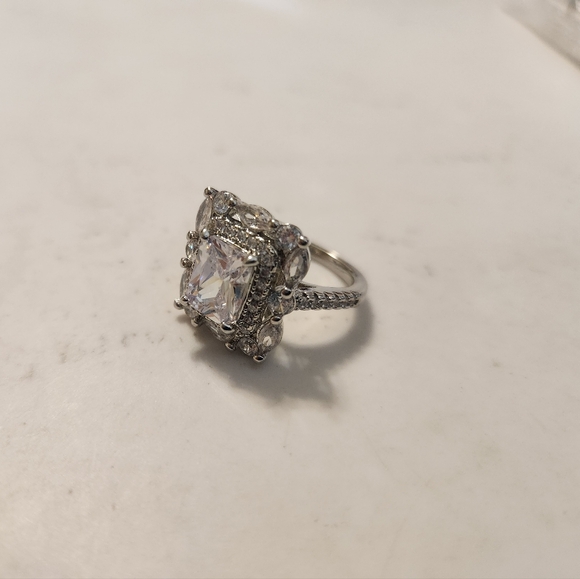New Square Cut Cubic Zircon Ring - Picture 5 of 6